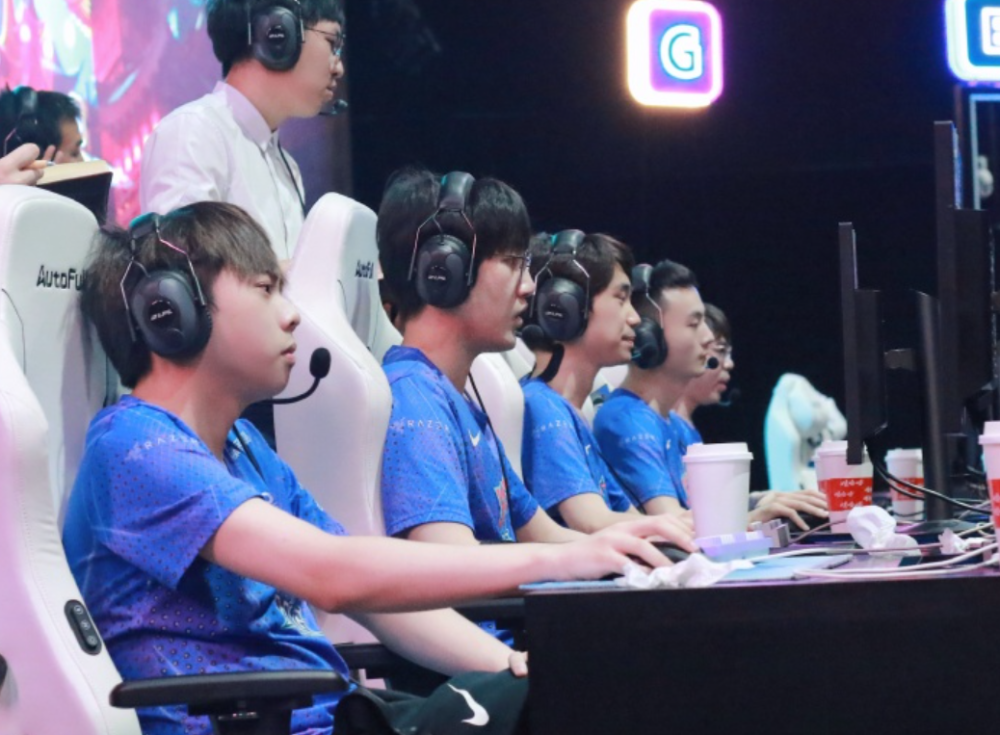 Doinb爆冷击败巴黎圣日耳曼，惊险取胜引爆全场！