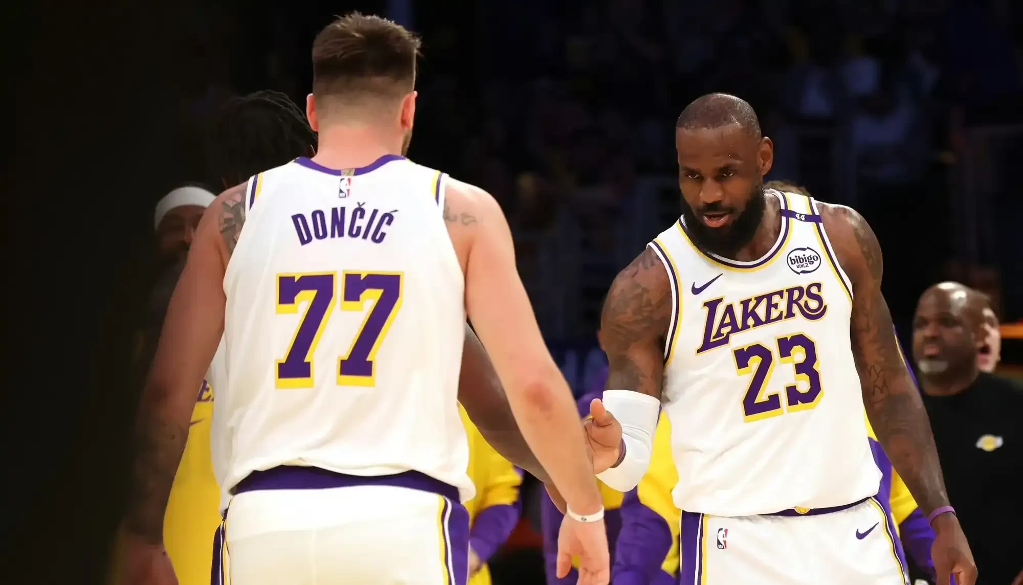 包含浓眉哥关键节点回归赛场，雄鹿带队取胜！的词条