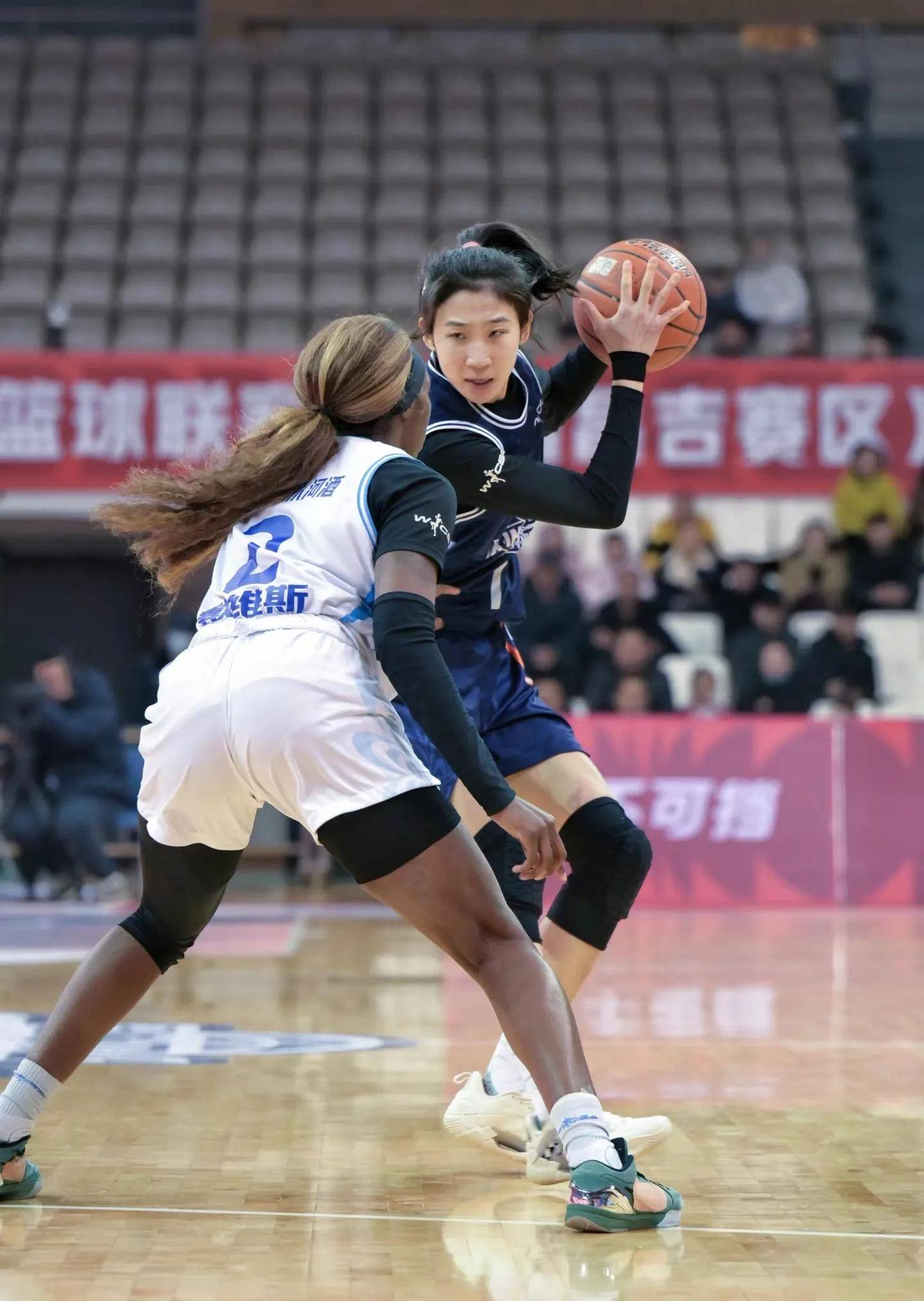 包含篮网关键时刻失误不断，球队憾负对手，女人可能报告手机对于发生.的词条