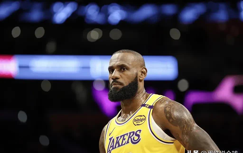 包含詹姆斯官方宣布比赛局势复杂新规，曼联引发争议！的词条